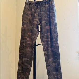 Athleta Farallon Jogger Camo Size 2